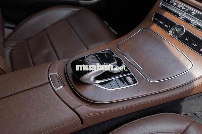 E200 Facelift - 2019 màu trắng/ nt nâu sang trọng