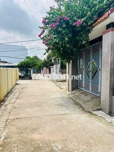 nhà cấp 4 đường ô tô thông gần ngã tư Mai Đăng Chơn và Lưu Quang Vũ