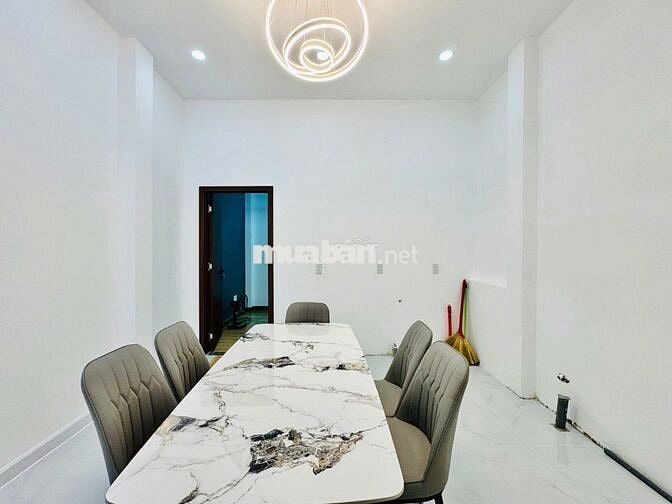 NHÀ 3 TẦNG,2 MẶT TIỀN, NỞ HẬU, HXH  NGUYỄN VĂN CÔNG, P3  CHỈ 9.45 TL.