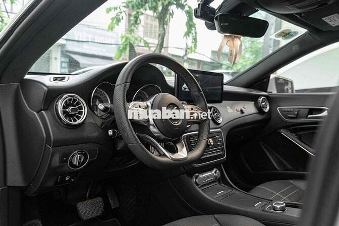 Mercedes CLA_200 model 2016 trắng nt đen rất đẹp 🎯