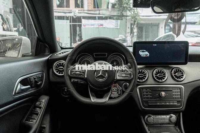Mercedes CLA_200 model 2016 trắng nt đen rất đẹp 🎯