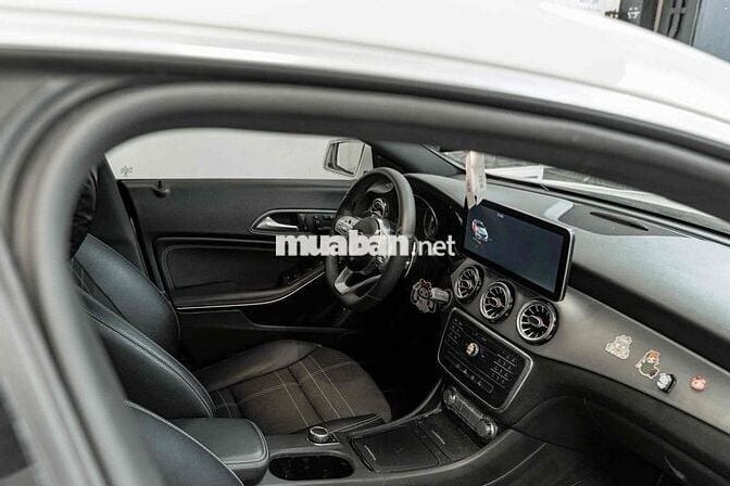 Mercedes CLA_200 model 2016 trắng nt đen rất đẹp 🎯