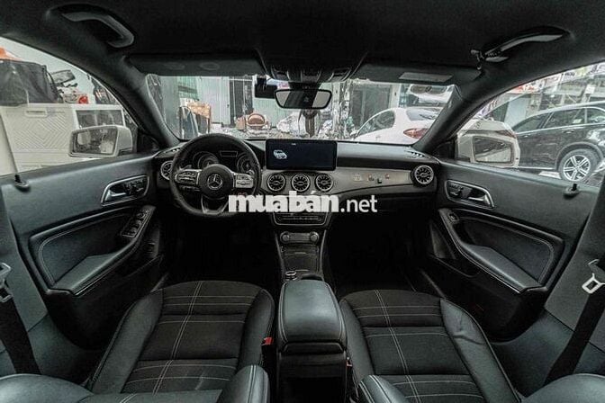 Mercedes CLA_200 model 2016 trắng nt đen rất đẹp 🎯