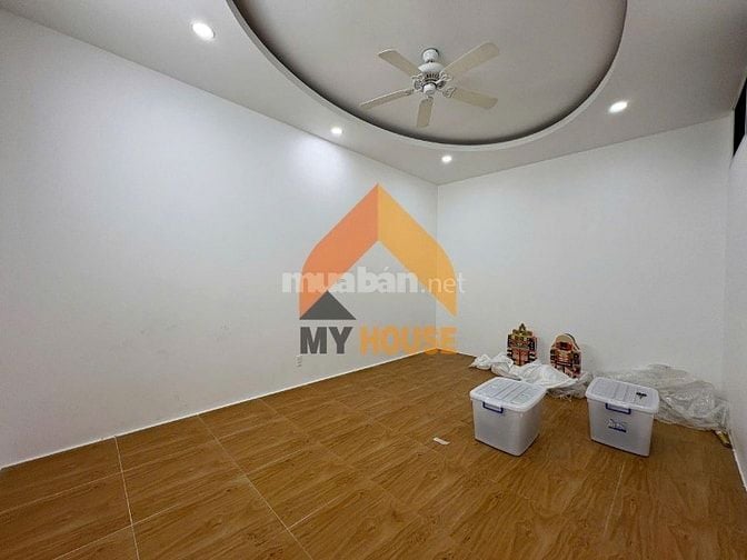 VILLA SÂN RỘNG Q2 NGAY CHÂN CẦU SG 4PN GIÁ SIÊU RẺ ĐANG TRỐNG SẴN