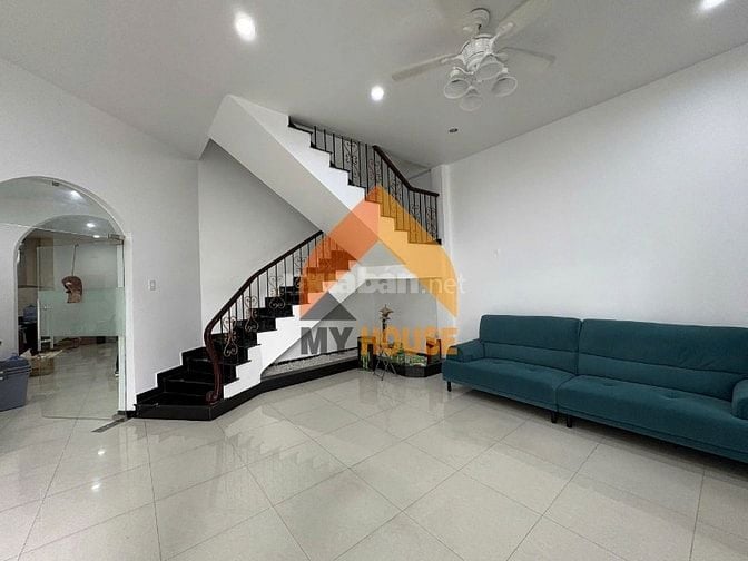 VILLA SÂN RỘNG Q2 NGAY CHÂN CẦU SG 4PN GIÁ SIÊU RẺ ĐANG TRỐNG SẴN