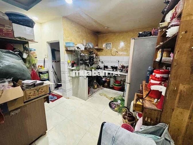nhà 2 tầng . 3PN . 2VS . đường xe tãi