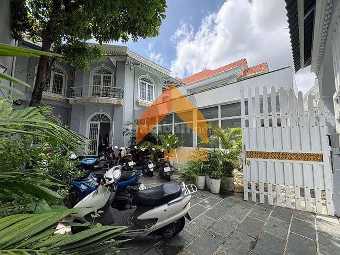 VILLA SÂN RỘNG Q2 NGAY CHÂN CẦU SG 4PN GIÁ SIÊU RẺ ĐANG TRỐNG SẴN