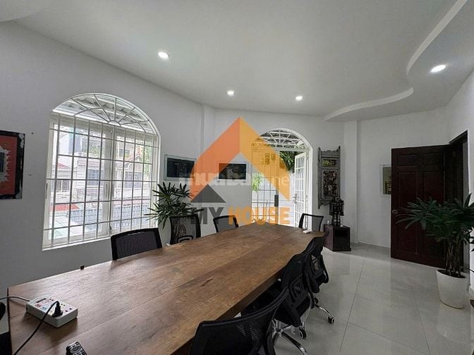 VILLA SÂN RỘNG Q2 NGAY CHÂN CẦU SG 4PN GIÁ SIÊU RẺ ĐANG TRỐNG SẴN