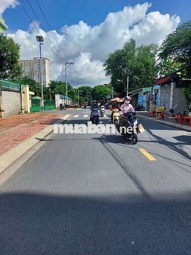 Bàn CHDV 6 tầng có Thang Máy MT Đường nhựa 20m Doi diện CV Phần Mềm QT