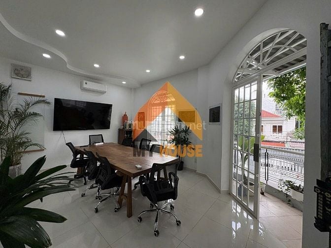 VILLA SÂN RỘNG Q2 NGAY CHÂN CẦU SG 4PN GIÁ SIÊU RẺ ĐANG TRỐNG SẴN