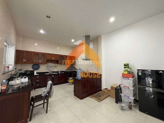 VILLA SÂN RỘNG Q2 NGAY CHÂN CẦU SG 4PN GIÁ SIÊU RẺ ĐANG TRỐNG SẴN