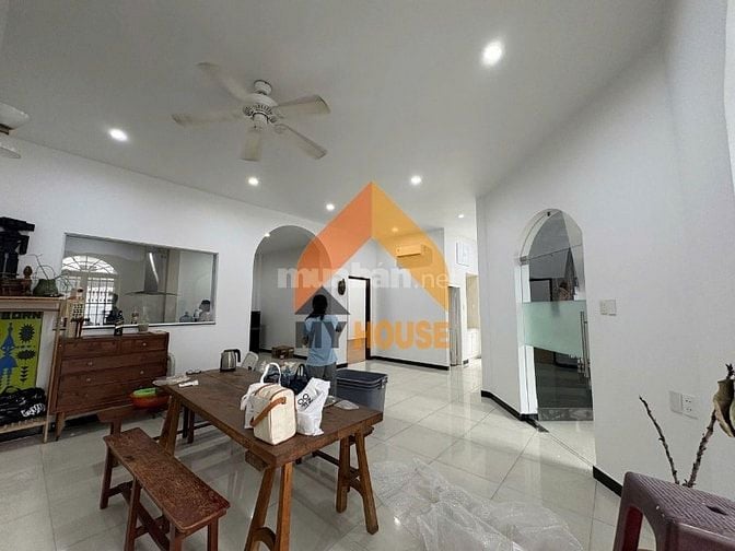 VILLA SÂN RỘNG Q2 NGAY CHÂN CẦU SG 4PN GIÁ SIÊU RẺ ĐANG TRỐNG SẴN