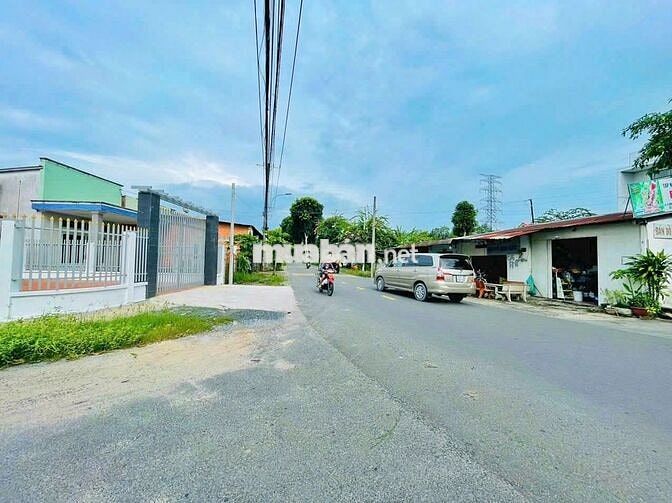 Bán gấp căn nhà cấp 4 , 2MT ở Phước Thanh , Gò Dầu 292m2 SHR giá 759tr