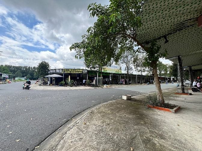 CHỦ BÁN GẤP CHỈ 990TR ĐẤT NGAY CHỢ ĐÊM KHU CÔNG NGHIỆP BÀU BÀNG 