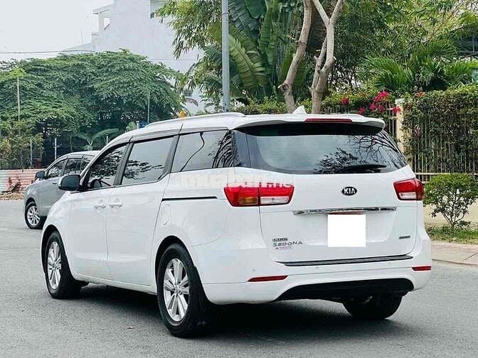 Kia Sedona 2016 2.2 DAT - 90000 km