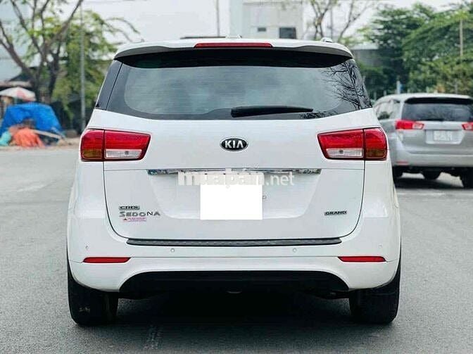 Kia Sedona 2016 2.2 DAT - 90000 km