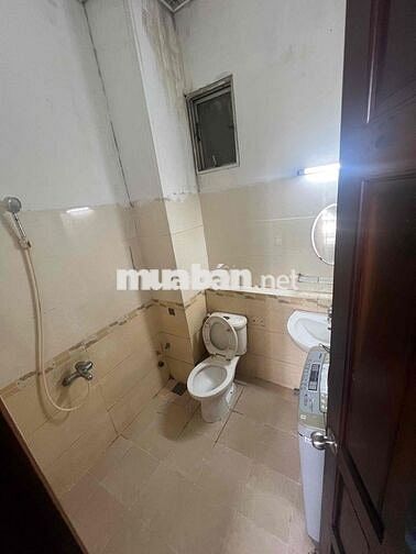 BAN CÔNG CÓ MÁY LẠNH-NỘI THẤT-NGAY NGÃ TƯ BỐN XÃ-Ở LIỀN ĐƯỢC
