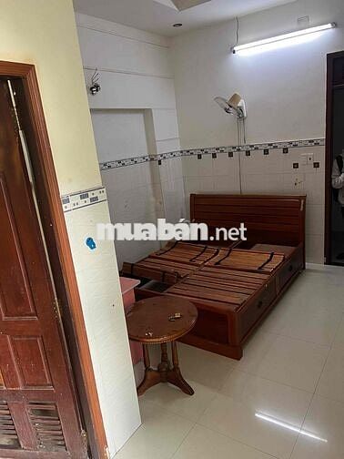 BAN CÔNG CÓ MÁY LẠNH-NỘI THẤT-NGAY NGÃ TƯ BỐN XÃ-Ở LIỀN ĐƯỢC