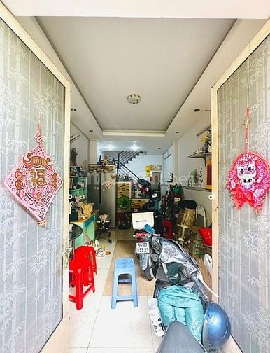 Cho thuê nhà hẻm 2.5m(BG) Ngô Quyền, P.5, Q.10 giá 15tr
