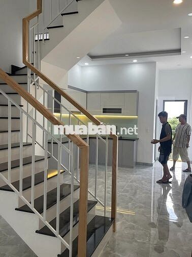 Bán Căn Hoàng Nam 5 Nhà 1 trệt 2 lầu 4PN 4WC, đang cho thuê 8tr/tháng.
