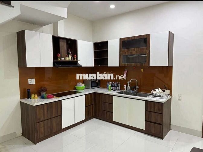 NHÀ MẶT TIỀN GẦN BẾN XE TRUNG TÂM THÀNH PHỐ