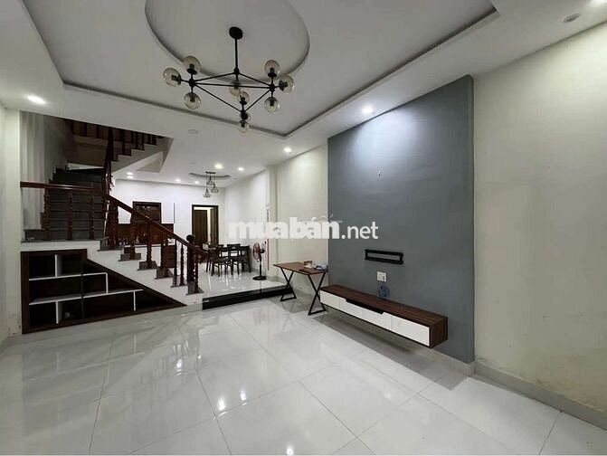 NHÀ MẶT TIỀN GẦN BẾN XE TRUNG TÂM THÀNH PHỐ