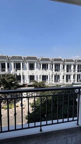 Bán Căn Hoàng Nam 5 Nhà 1 trệt 2 lầu 4PN 4WC, đang cho thuê 8tr/tháng.