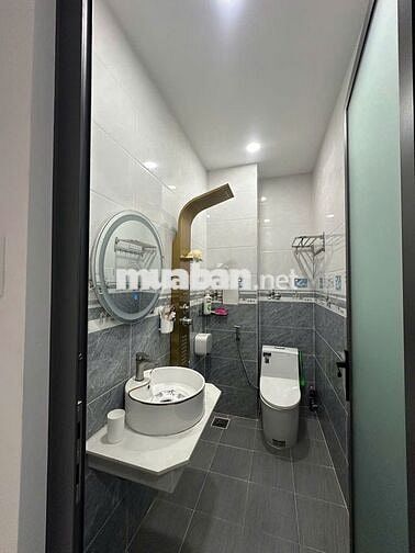 Bán Nhà KDC Hoàng Nam 5, đường 13m,1 trệt 2 lầu 4PN 3WC. Tặng nội thất