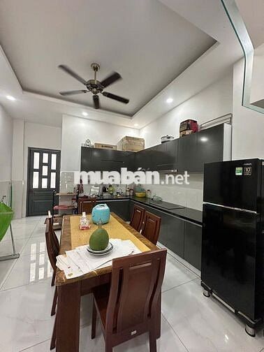 Bán Nhà KDC Hoàng Nam 5, đường 13m,1 trệt 2 lầu 4PN 3WC. Tặng nội thất