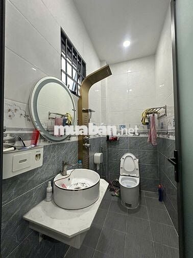 Bán Nhà KDC Hoàng Nam 5, đường 13m,1 trệt 2 lầu 4PN 3WC. Tặng nội thất