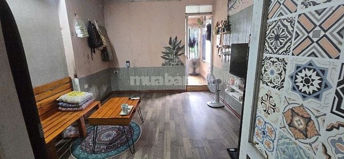 Cho thuê căn hộ tập thể tầng 6 tại khu trung tâm
