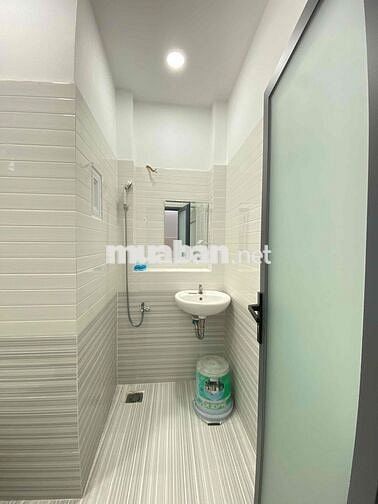 CẦN CHO NỮ THUÊ PHÒNG TRỌ - TRUNG TÂM Q10