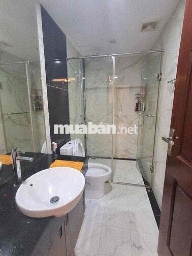 BÁN LIỀN KỀ VĂN KHÊ 83M THANG MÁY, GARA NHÀ RẤT ĐẸP, NỘI THẤT GỖ XỊN.