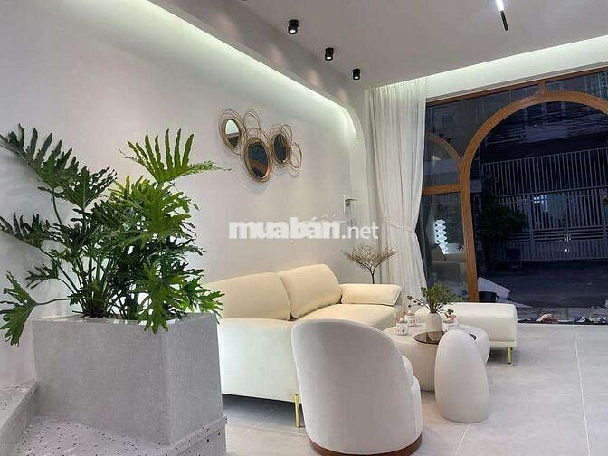 Bán nhà 3 tầng full nội thất mặt tiền hoà minh cách biển 500m giá 6tyx