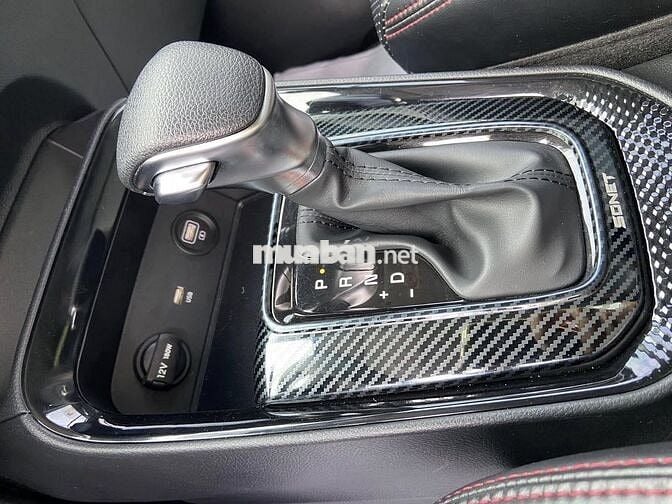 Kia Sonet 2023 số tự động màu trắng