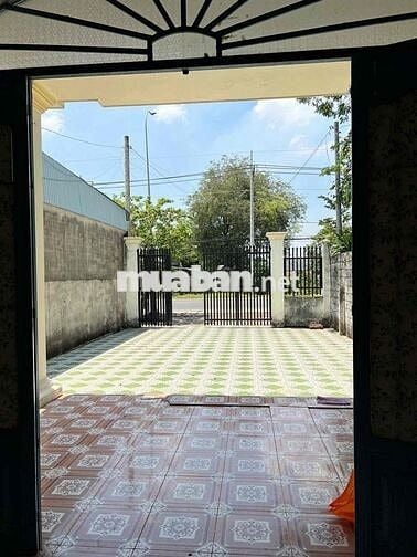 Nhà mặt tiền đường nhựa, diện tích 364 m2 tiện ở và kinh doanh