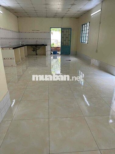 Nhà mặt tiền đường nhựa, diện tích 364 m2 tiện ở và kinh doanh