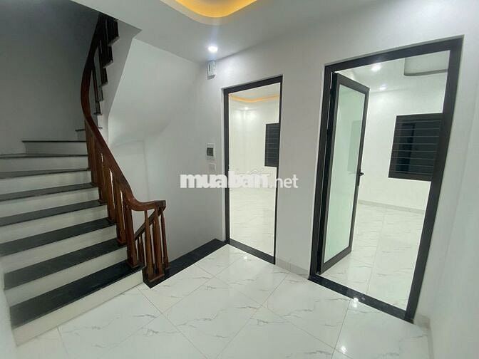 Nhà 3T*46m2 độc lập có sân cổng riêng, cách đại lộ 400m. Giá chỉ 4 tỷ