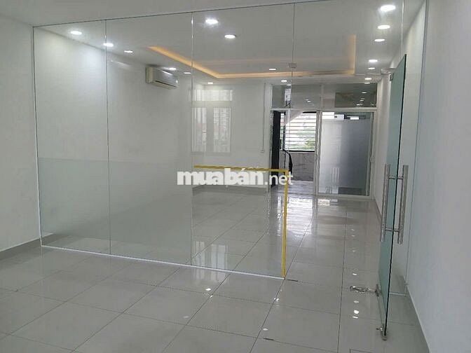 Nhà nguyên căn MT Đ.Nguyễn Thị Thập HimLam 5x20m2 Có thang máy 70tr/th