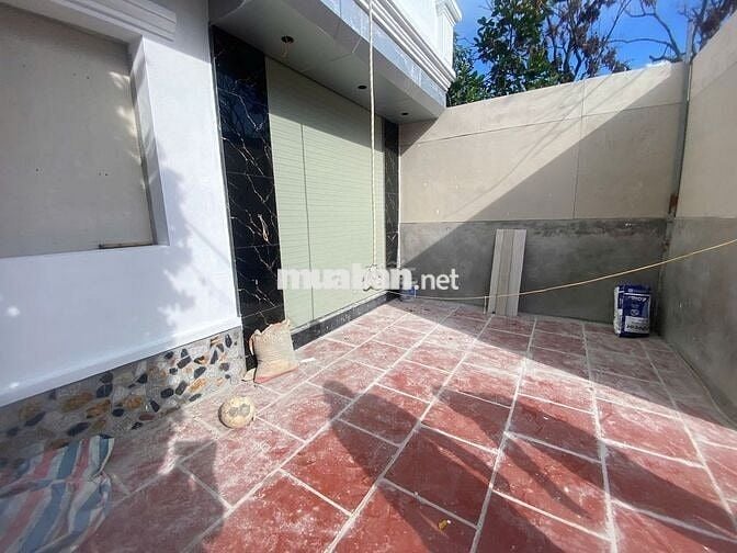 Nhà 3T*46m2 độc lập có sân cổng riêng, cách đại lộ 400m. Giá chỉ 4 tỷ