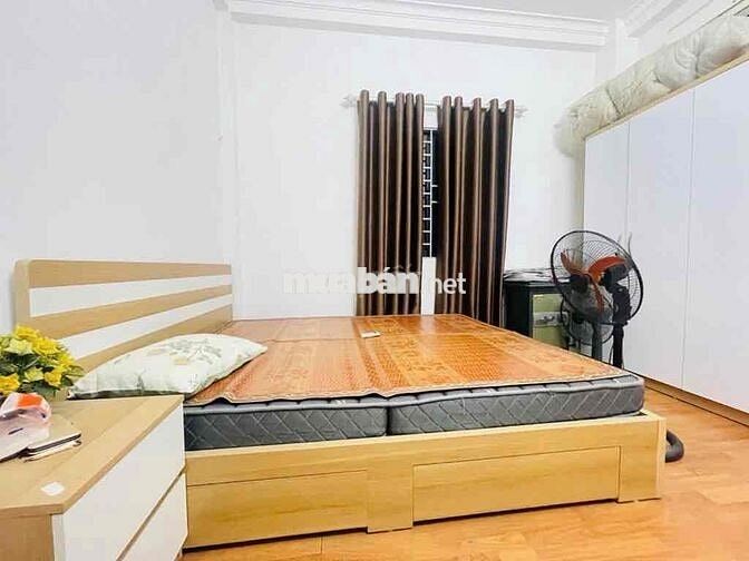 BÁN NHÀ PHỐ TRẦN CUNG -HOÀNG QUỐC VIỆT DT 40 M x4 Tầng ngõ thông