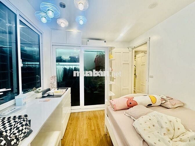 Bán căn hộ chung cư Xuân La, 9,9 tỷ, 102m2, view đẹp, nhiều tiện ích