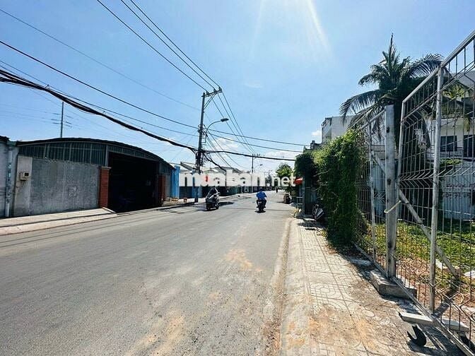 HÀNG THƠM GIÁ TỐT ĐẤT MẶT TIỀN  XD TỰ DO NGAY PHẠM VĂN ĐỒNG