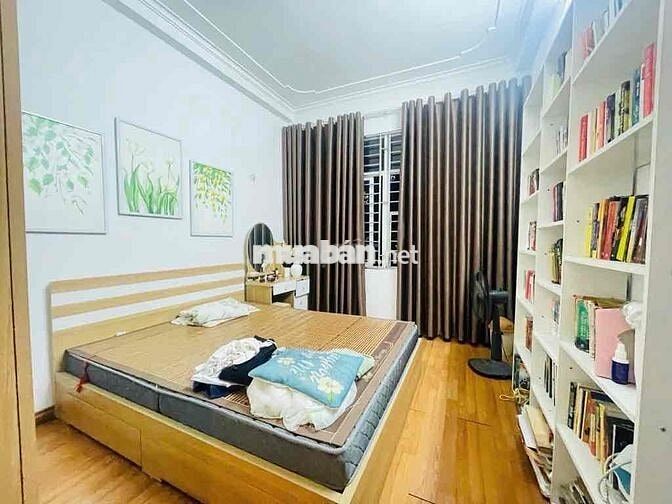BÁN NHÀ PHỐ TRẦN CUNG -HOÀNG QUỐC VIỆT DT 40 M x4 Tầng ngõ thông