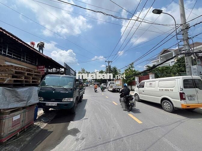 HÀNG THƠM GIÁ TỐT ĐẤT MẶT TIỀN  XD TỰ DO NGAY PHẠM VĂN ĐỒNG