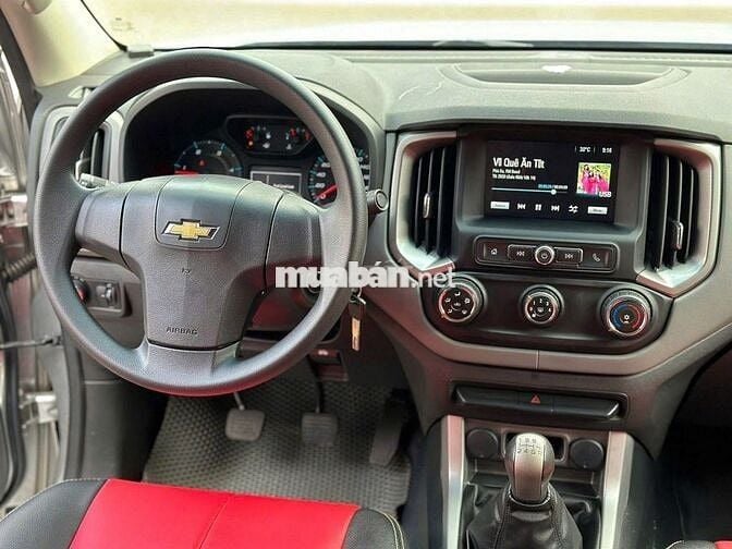Bán Chevrolet Colorado 2017 máy dầu, số sàn.