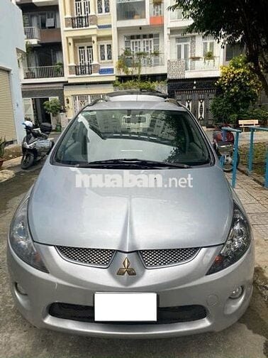 Bán xe Mitsubishi Grandis 2006 màu bạc,