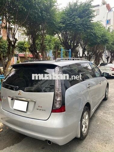 Bán xe Mitsubishi Grandis 2006 màu bạc,