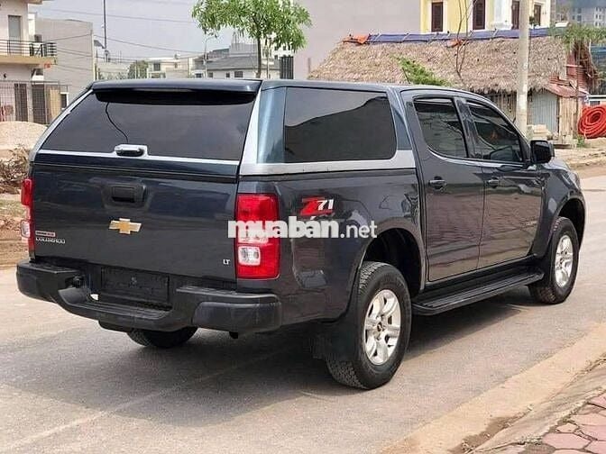 Bán Chevrolet Colorado 2017 máy dầu, số sàn.