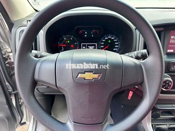 Bán Chevrolet Colorado 2017 máy dầu, số sàn.